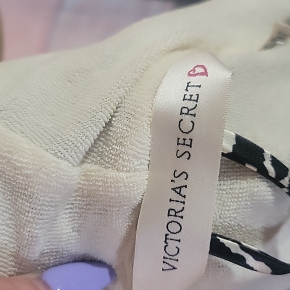 Victoria's Secret Leopard Print Robe - Picture 5 of 10